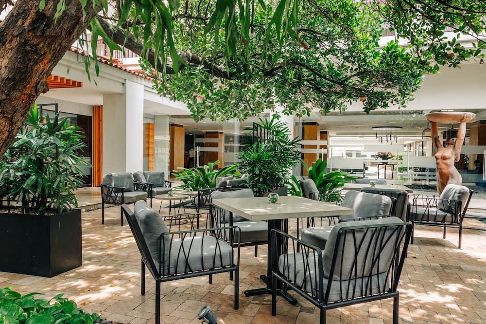 Plaza Hotel and Suites