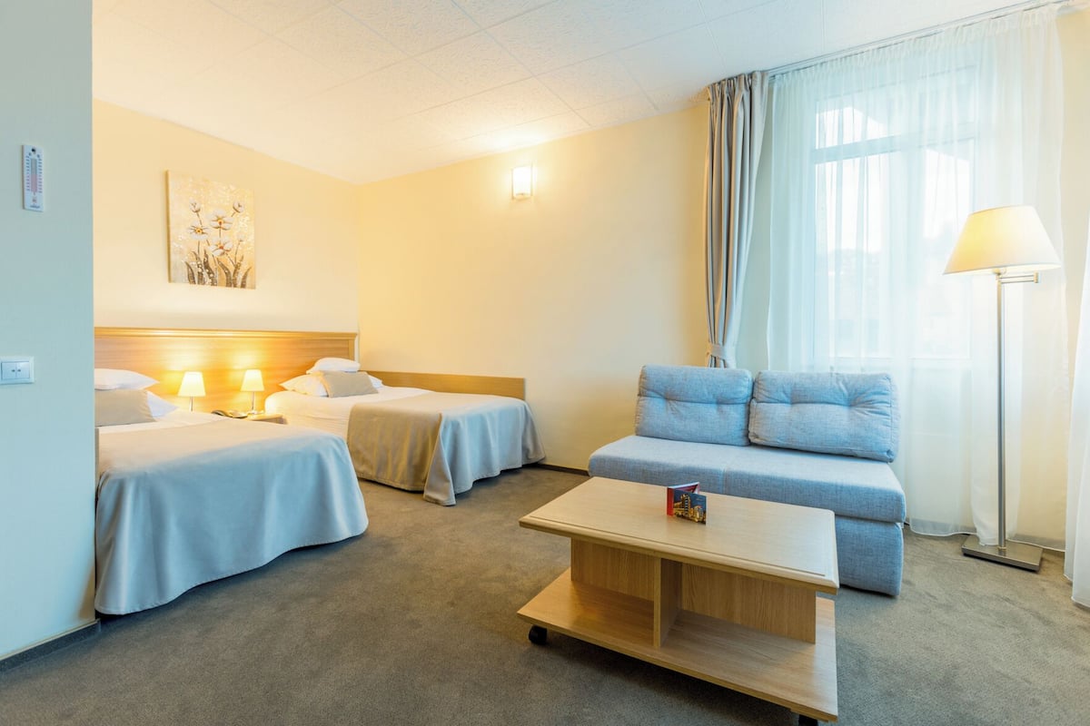 Premium bedding, minibar, desk, blackout curtains