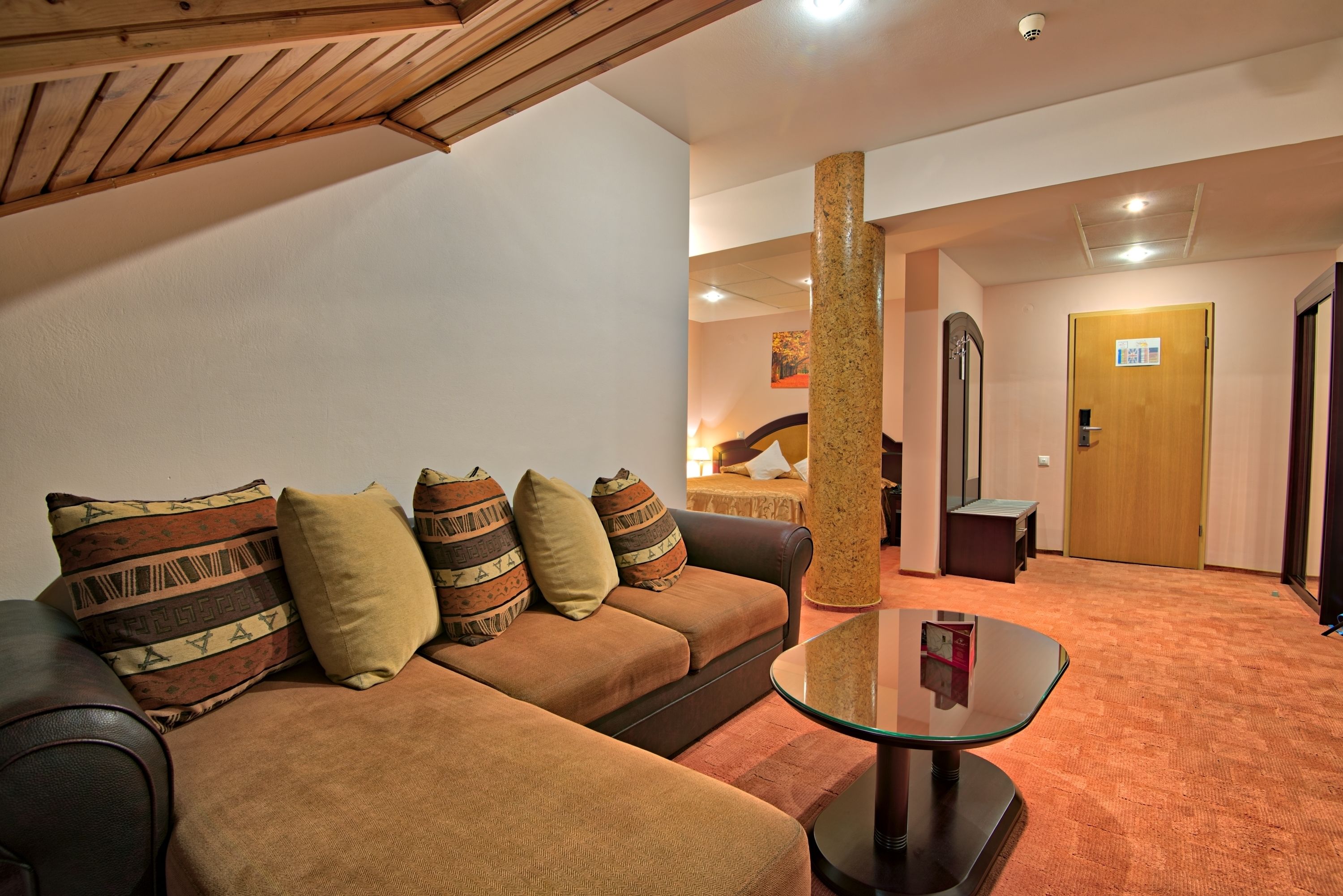 Deluxe Double Room | Living area