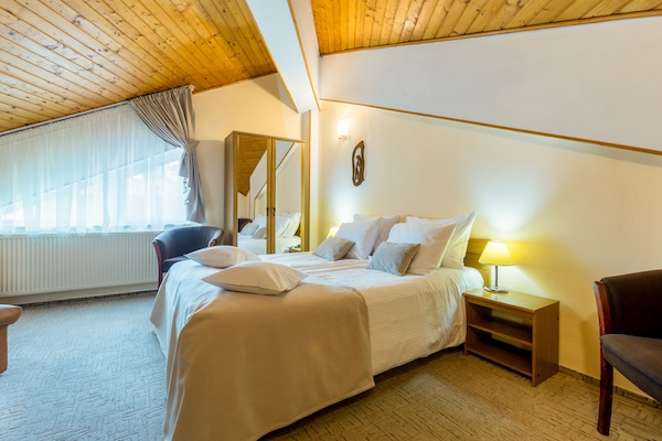 Budget Double 3 stars wing, no elevator, no SPA | Premium bedding, minibar, individually decorated, desk