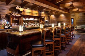 5 restaurants; breakfast, lunch, dinner and brunch served
