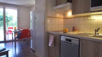 Refrigerador, microondas, placa de cocina, lavavajillas