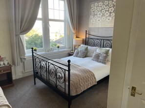 Habitación familiar | Ropa de cama hipoalergénica, cunas gratuitas, wifi gratis y ropa de cama