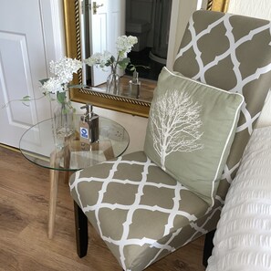 Hypo-allergenic bedding, free cribs/infant beds, free WiFi, bed sheets - Beechwood Ensuite Guest House (Ayr)