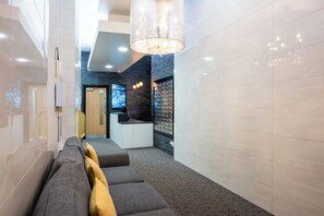 A modern lobby with a reception desk, a seating area with sofas, and a chandelier. - Staycity Aparthotels, Liverpool, City Centre (Liverpool)