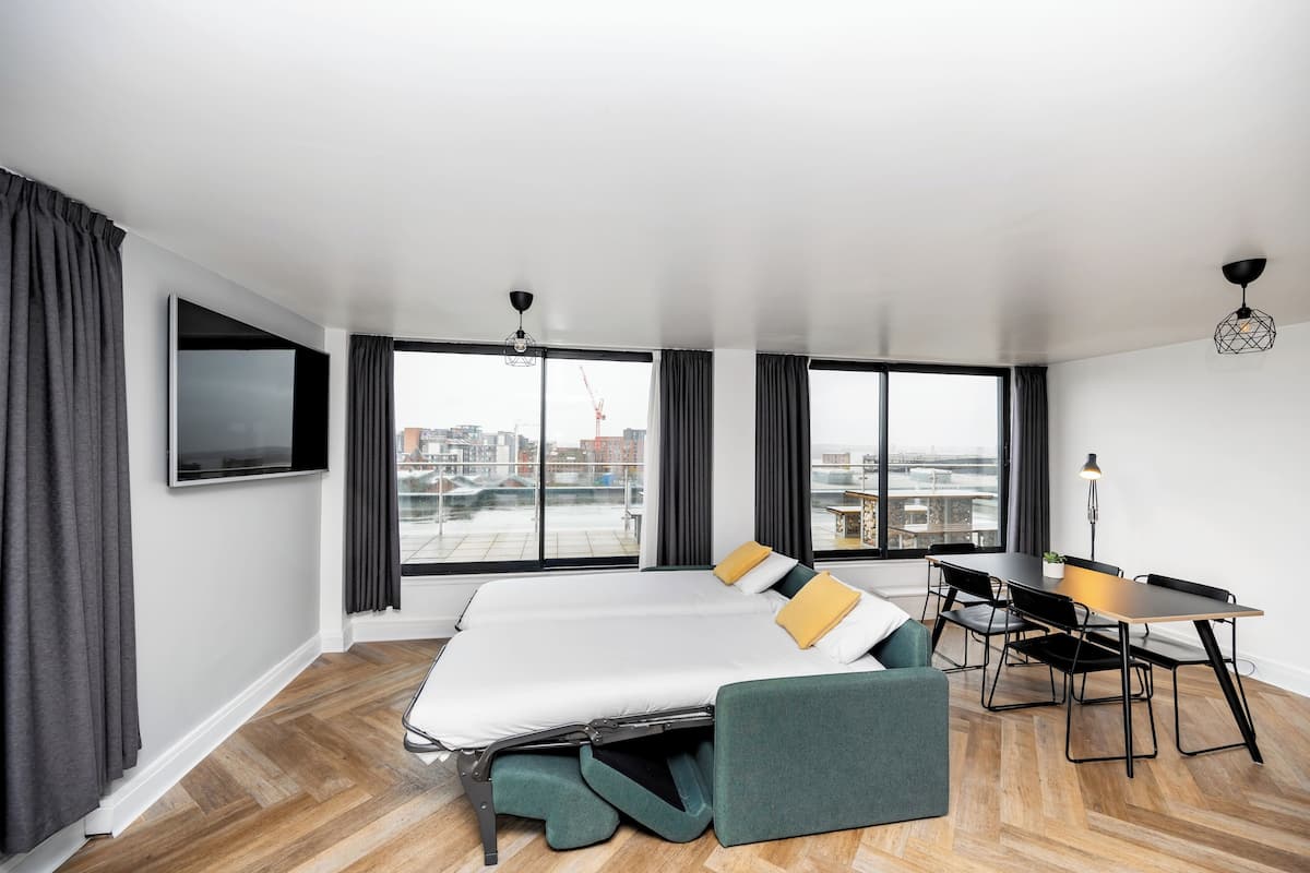 Panoramic Penthouse | Premium bedding, pillow-top beds, desk, blackout curtains