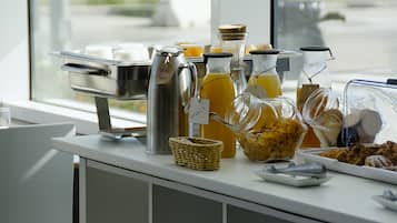 Se ofrece un desayuno bufé (8.50 EUR por persona)