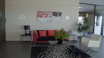 Coin salon dans le hall