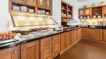 Free daily on-the-go breakfast