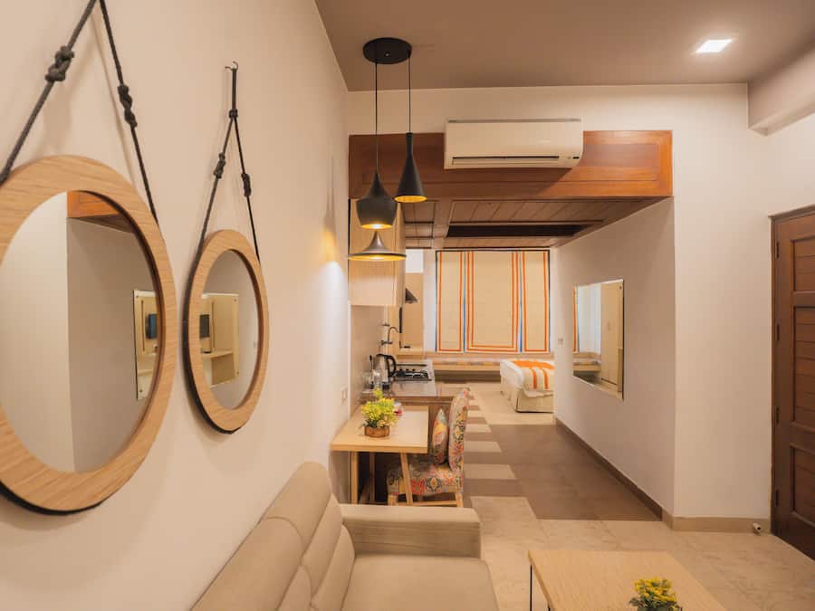 Suite Room | Premium bedding, in-room safe, desk, laptop workspace