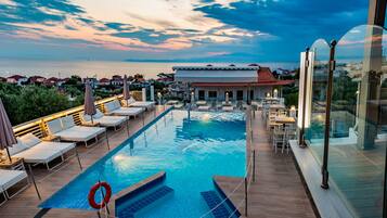 Seasonal outdoor pool, open 10:00 AM to 7:30 PM, pool umbrellas