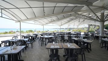 Se sirven desayunos, comidas, cenas y cocina italiana