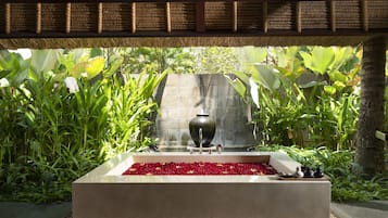 Couples treatment room(s), hot tub, body treatments, aromatherapy