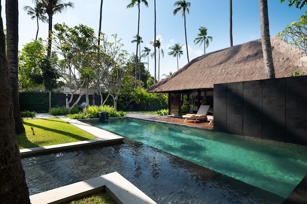 Familienvilla, 2 Schlafzimmer, eigener Pool (Two Bedroom Private Estate) | 2 Schlafzimmer, hochwertige Bettwaren, Minibar, Zimmersafe