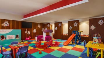 Lasten leikkialue sisätiloissa