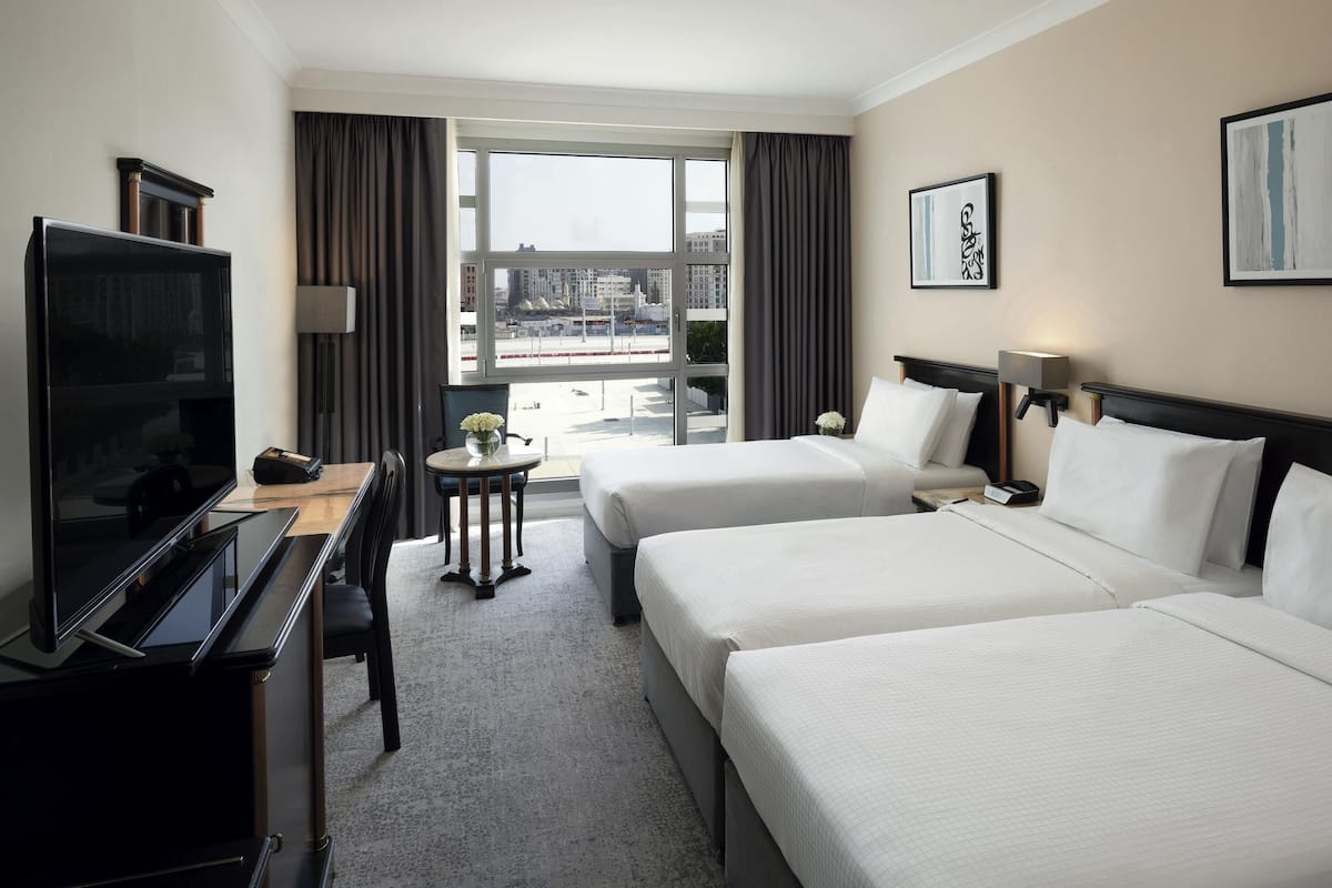 Phòng Superior, 3 giường đơn (Partial Haram View) | Bộ đồ giường cao cấp, minibar, két bảo mật tại phòng, bàn