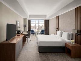 Quarto superior, 1 cama King (Partial Haram View) | Roupas de cama premium, frigobar, cofres nos quartos