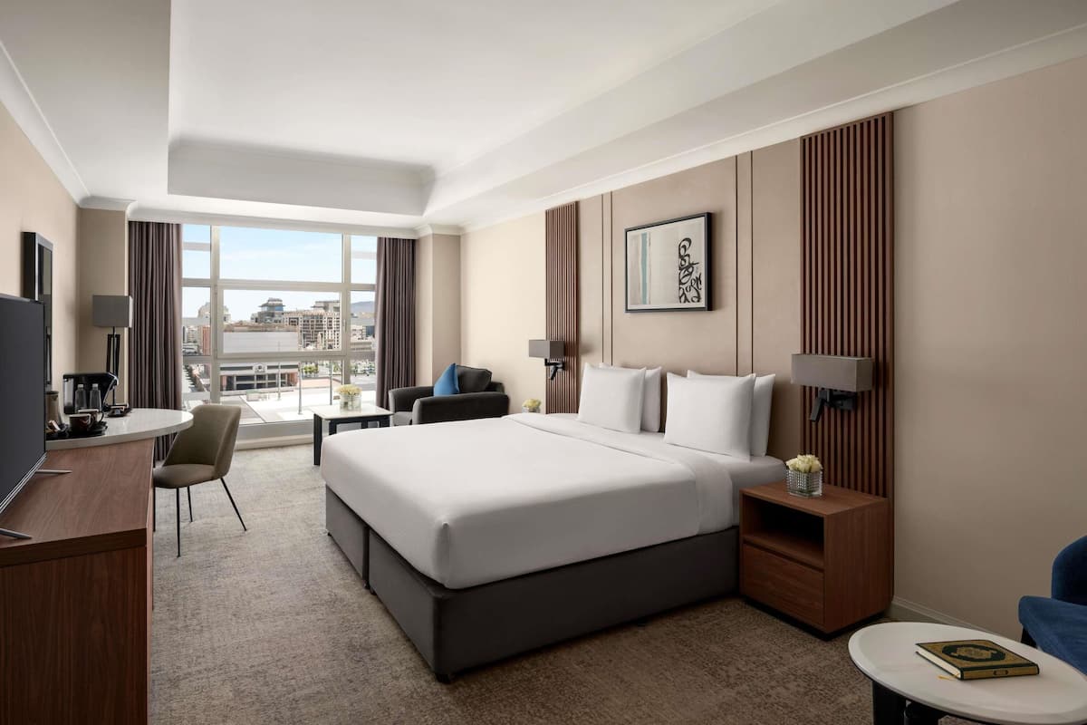 Phòng Deluxe, 1 giường cỡ king (HARAM VIEW) | Bộ đồ giường cao cấp, minibar, két bảo mật tại phòng, bàn