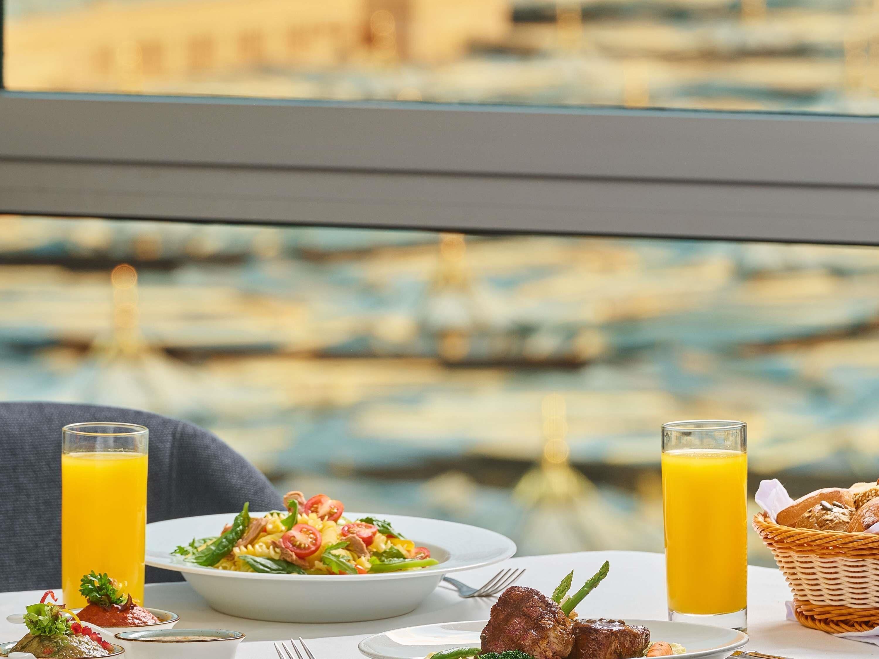 Desayuno buffet todos los días (con cargo) 