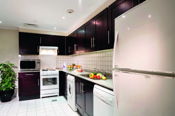 Coffee/tea maker, electric kettle, eco-friendly cleaning products - Anwar Al Madinah Mövenpick Hotel (Madinah)