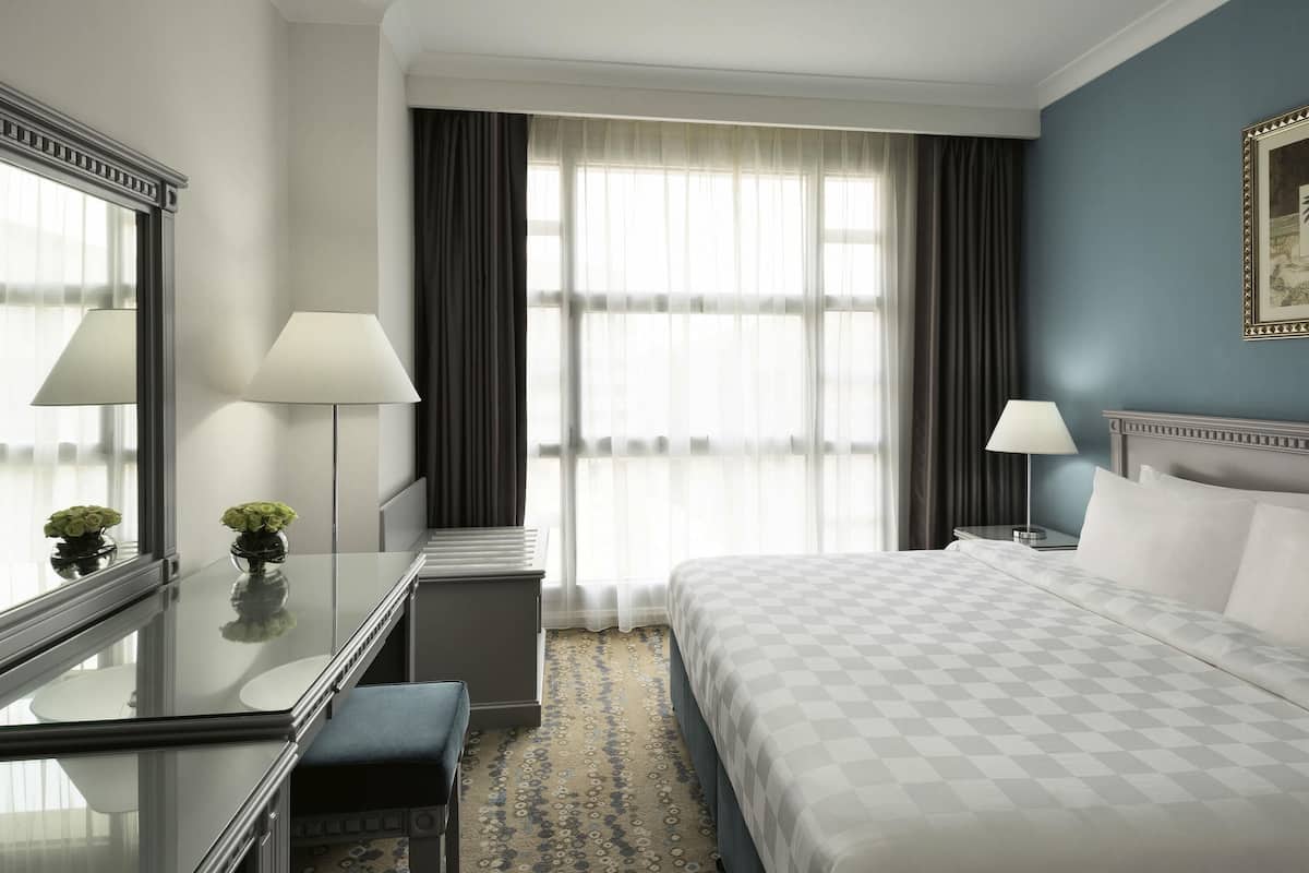 1 bedroom, premium bedding, minibar, in-room safe