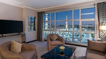 Suíte executiva, 2 quartos | Roupas de cama premium, frigobar, cofres nos quartos