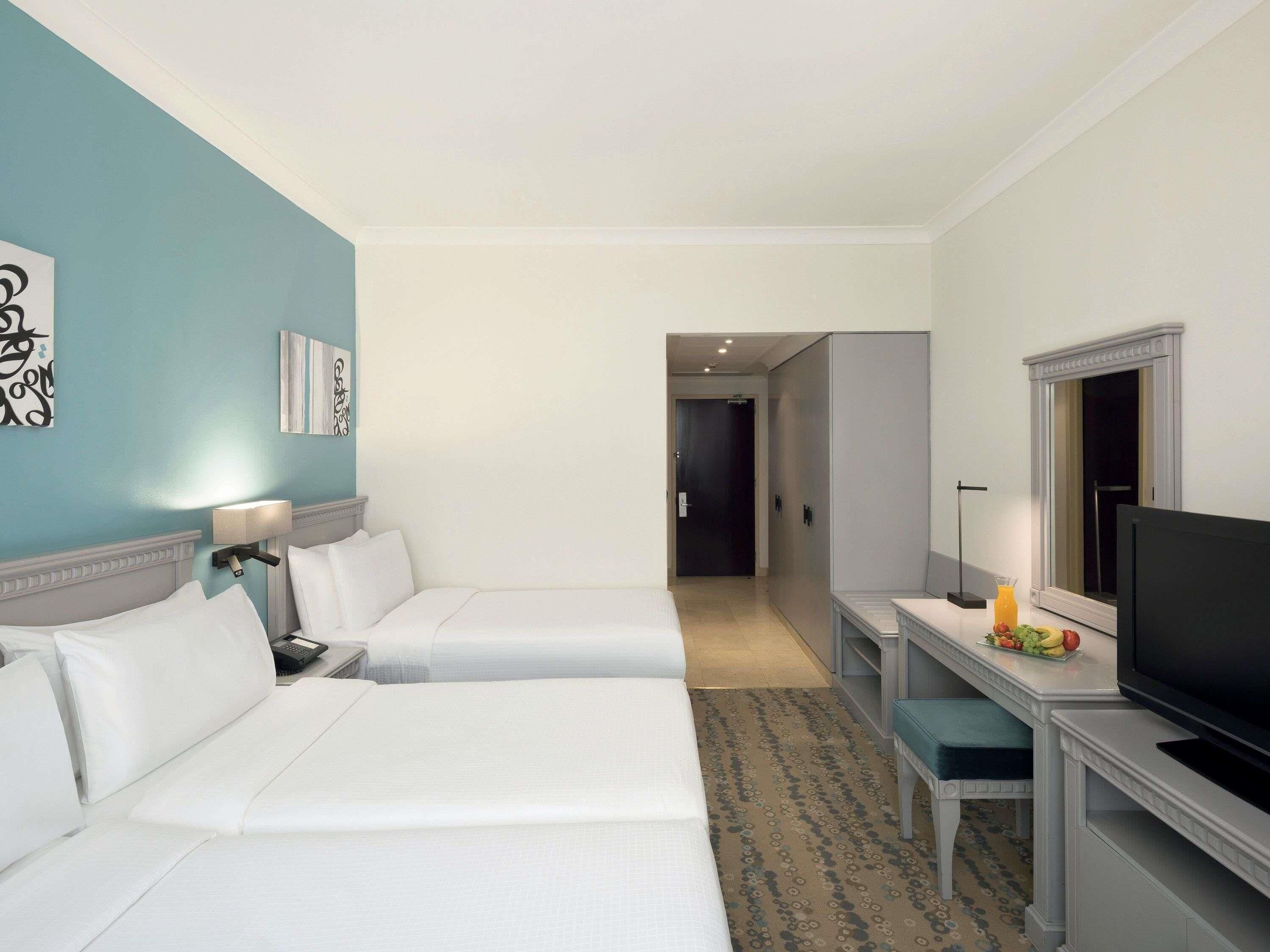 Ropa de cama de alta calidad y minibar 