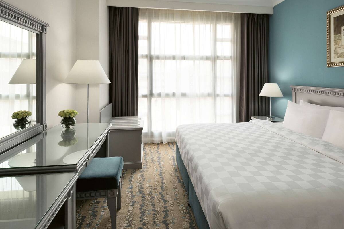 1 bedroom, premium bedding, minibar, in-room safe