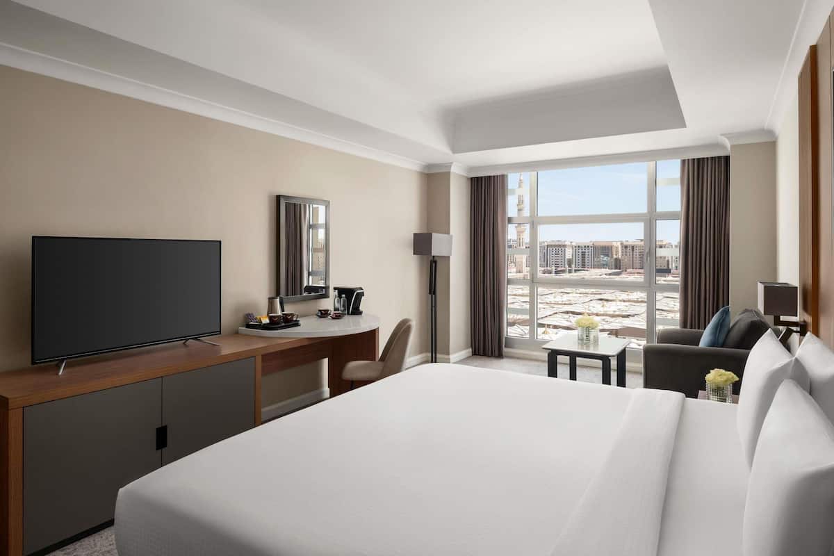 1 bedroom, premium bedding, minibar, in-room safe