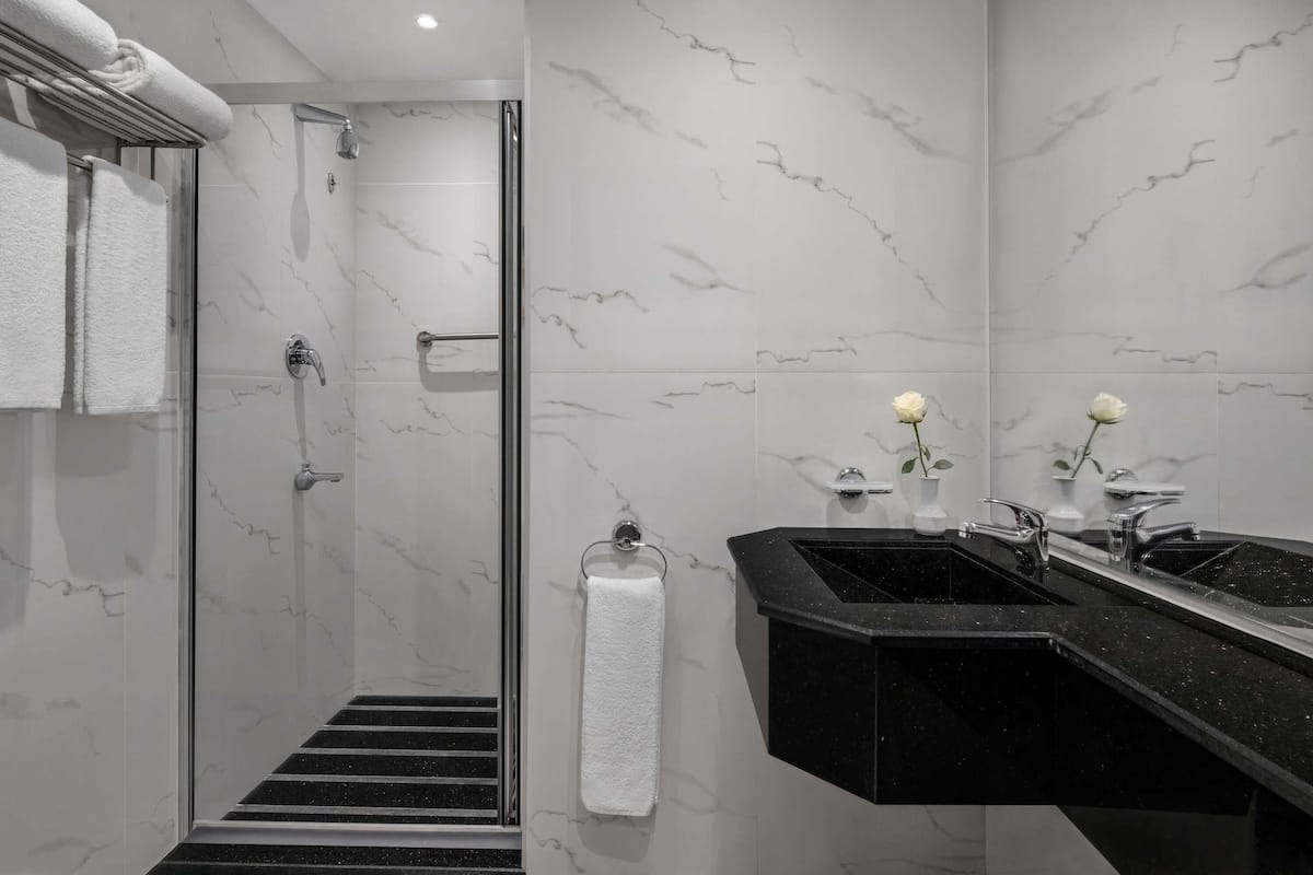 1 bedroom, premium bedding, minibar, in-room safe