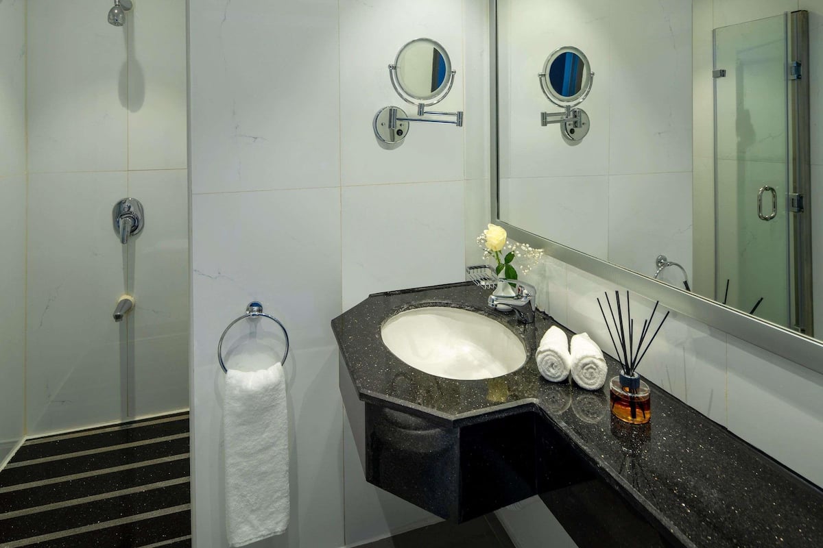 1 Schlafzimmer, hochwertige Bettwaren, Minibar, Zimmersafe