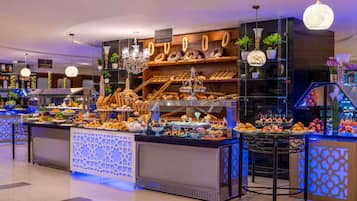 4 restaurantes: opção de café da manhã, almoço e jantar