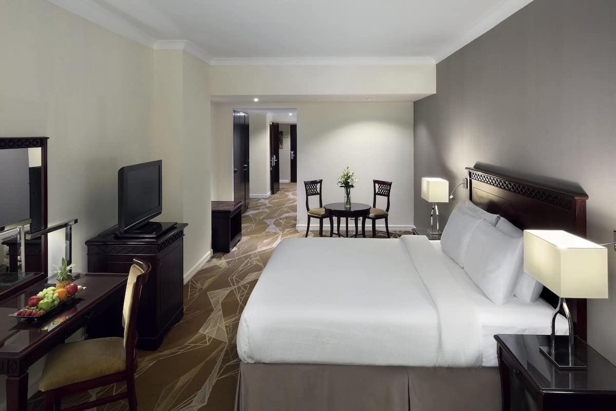 Suite, 3 soverom (Ambassador) | Sengetøy av topp kvalitet, minibar og safe på rommet