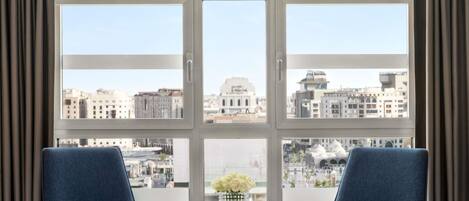 1 bedroom, premium bedding, minibar, in-room safe