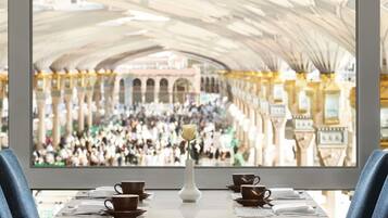 4 restaurants, breakfast served