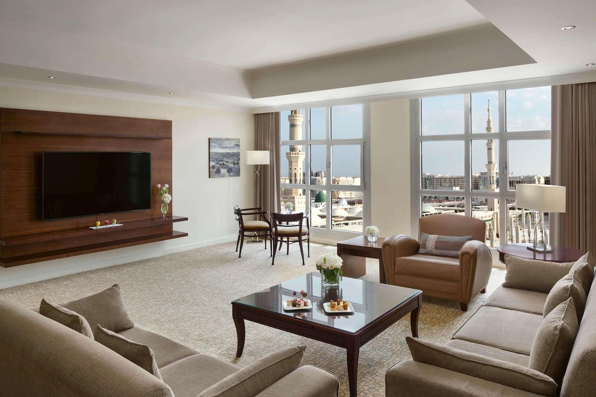 1 bedroom, premium bedding, minibar, in-room safe