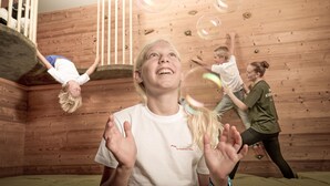 A room with wooden walls and a bunk bed. - Chalet Belmont Hotel (Flims)