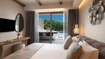 Luxury Twin Room | Minibar, in-room safe, desk, laptop workspace