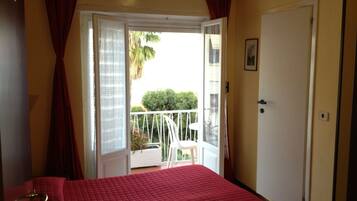 In-room safe, desk, iron/ironing board, cribs/infant beds