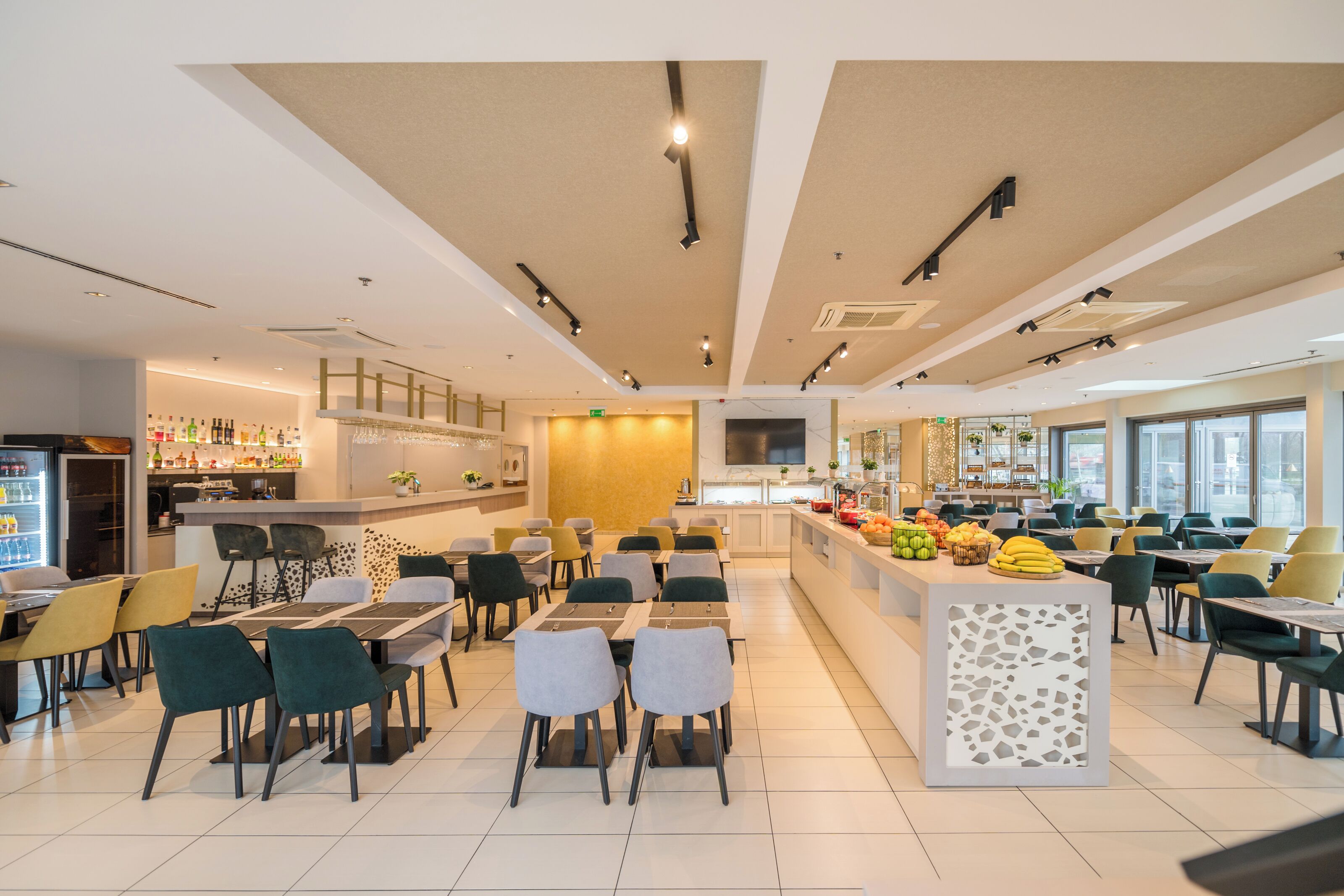 Daily buffet breakfast (HUF 9600 per person)