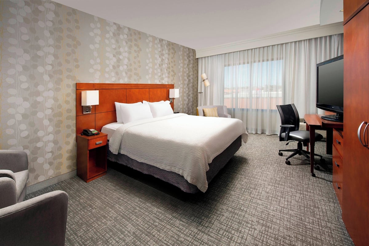 In-room safe, desk, laptop workspace, iron/ironing board
