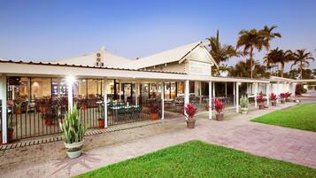 Vista frontal de la propiedad