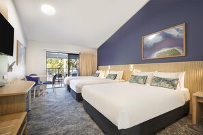 Studio Family Apartment | In-room safe, desk, blackout drapes, iron/ironing board - Nightelier Mission Beach (Wongaling Beach)