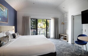 In-room safe, desk, blackout curtains, iron/ironing board - Nightelier Mission Beach (Wongaling Beach)