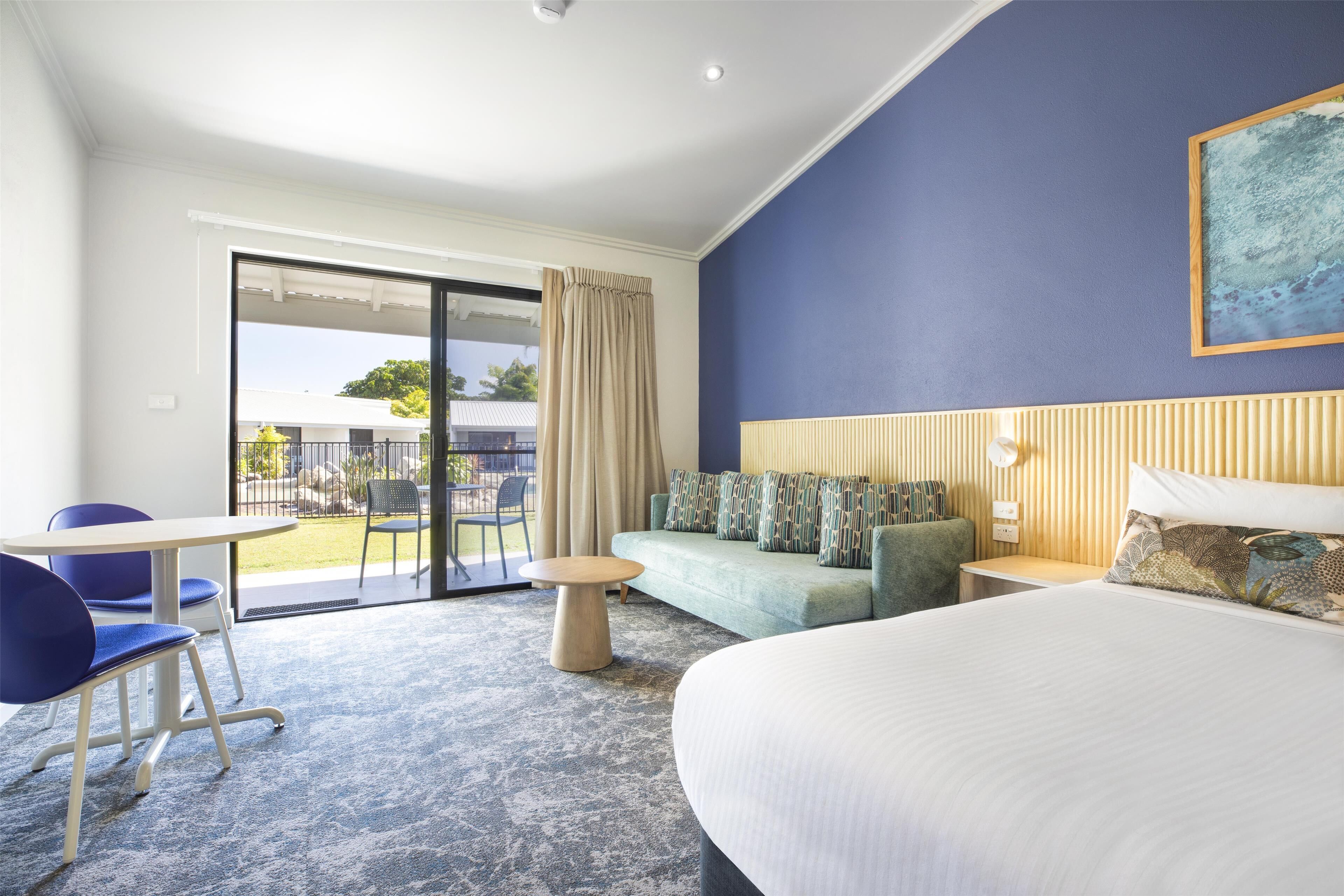 开间, 1 张大床 (with Daybed) | 客房内保险箱、办公桌、遮光窗帘、熨斗/熨衣板