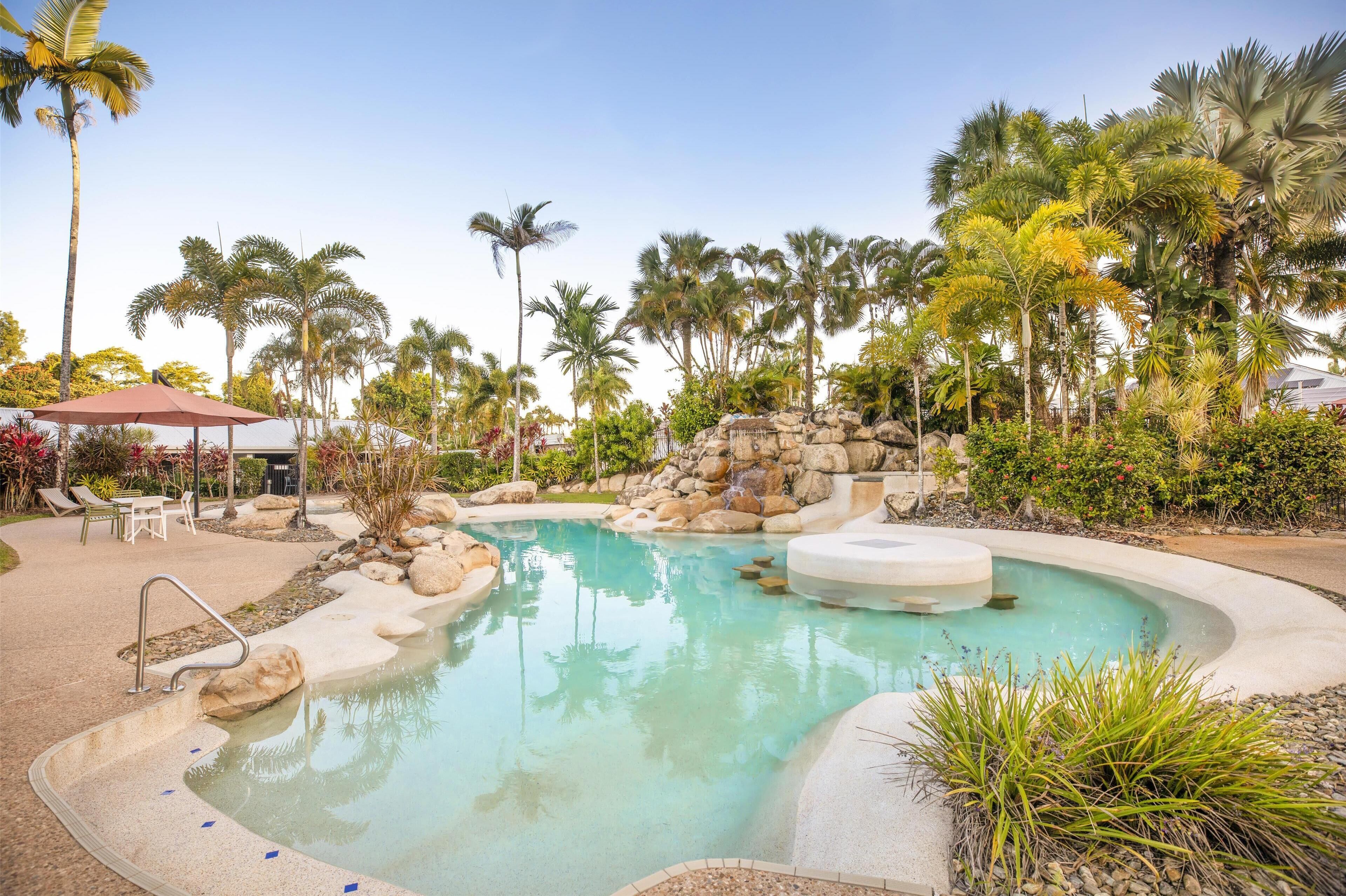 4 udendørs pools, parasoller, liggestole