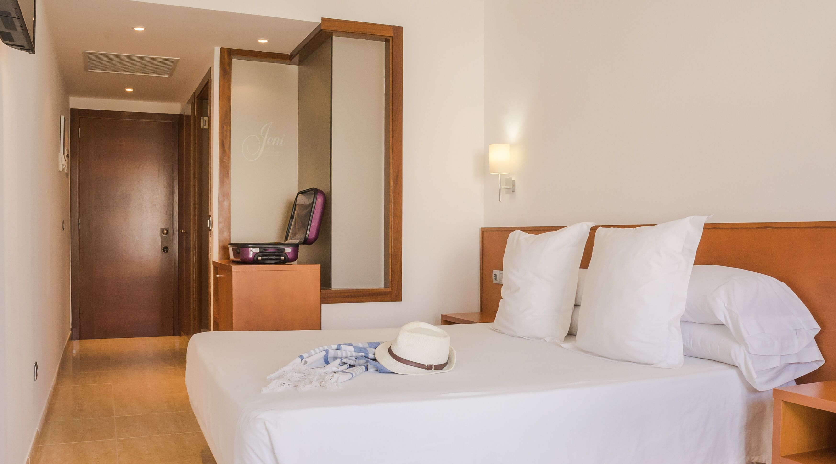 Habitació doble (Select) | Roba de llit d'alta qualitat, caixa forta a l'habitació i escriptori 