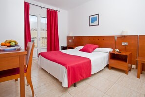 Premium bedding, in-room safe, desk, free WiFi - Hotel Jeni & Restaurant (Mercadal)