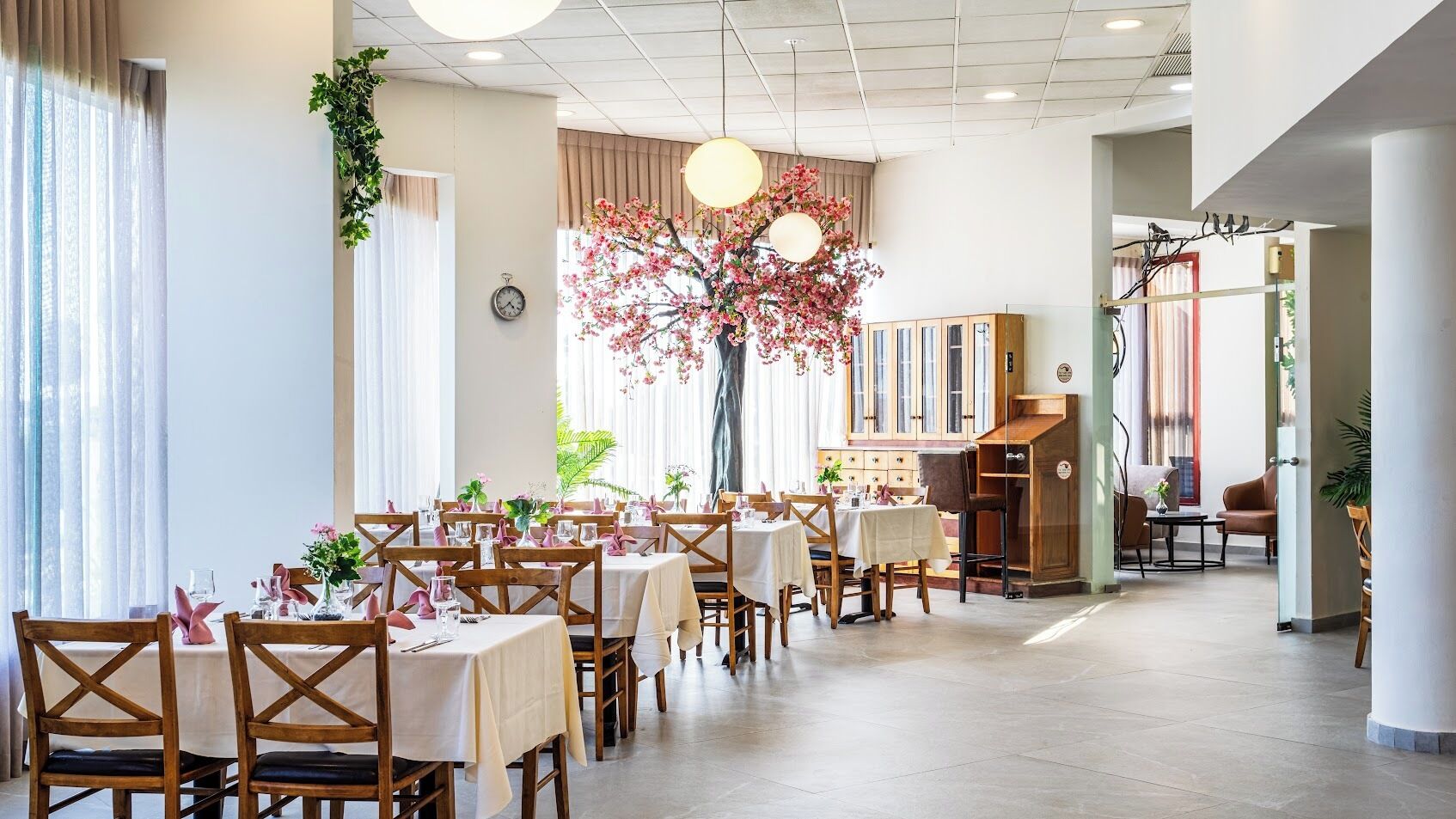 Daily buffet breakfast (ILS 70 per person)