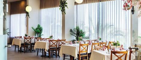 Daily buffet breakfast (ILS 70 per person)